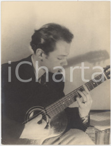 Fotografia d epoca originale 1950 ca SARONNO VA Chitarrista FICICCHIA  Ritratto  Foto 18x24 cm 1