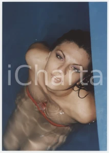 Fotografia d epoca originale 1995 ca COSTUME ITALIA Attrice Leila VIRZÃŒ in piscina  Foto 15x22 cm 5 1
