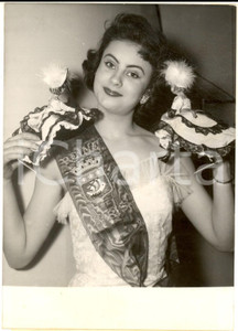 Fotografia d epoca originale 1956 PARIS Mannequin Claudine RIOWAL Ã©lue reine de la ville Photo 14x18 cm 1