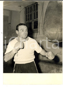 Fotografia d epoca originale 1961 PARIS Boxeur  Guy GARCIA s entraine au punching ball Photo 14x18 cm 1
