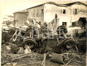 Fotografia d epoca originale 1959 FREJUS Distruction dans les rues aprÃ¨s la catastrophe du barrage MALPASSET 1