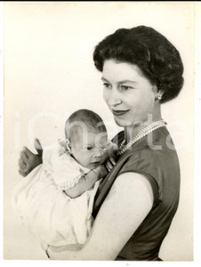 Fotografia d epoca originale 1960 LONDON Portrait of  Queen Elizabeth and baby prince Andrew  Photo 15x20 cm 1