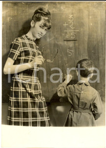 Fotografia d epoca originale 1962 PARIS MODE Une robe Ã©cossais pour les femmes Ã  la rentrÃ©e Photo 13x18 1