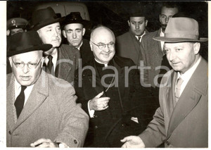 Fotografia d epoca originale 1956 ROMA Cardinale Francis SPELLMAN in arrivo dalla Corea Foto 18x14 cm 1