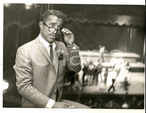 Fotografia d epoca originale 1960 LONDON Sammy DAVIS jr ready for the ROYAL VARIETY SHOW Photo 20x15 cm 1