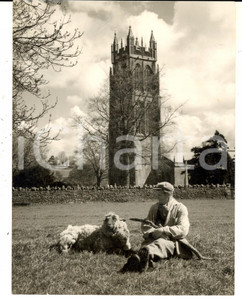 Fotografia d epoca originale 1955 CHEWTON MERDIP The good shepherd near the church ARTISTIC photo 15x20 1