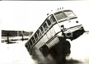 Fotografia d epoca originale 1959 RIO DE JANEIRO BRAZIL Autobus impantanato a causa dell inondazione Foto 1
