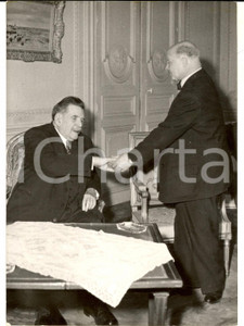 Fotografia d epoca originale 1954 PARIS Ã‰douard HERRIOT transmet ses pouvoirs Ã  AndrÃ© LE TROQUER Photo 1