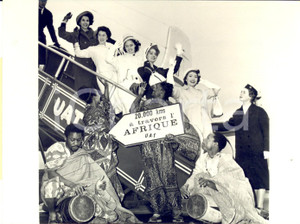 Fotografia d epoca originale 1958 PARIS Mannequins vont prÃ©senter la mode en Afrique Photo 18x13 cm 1