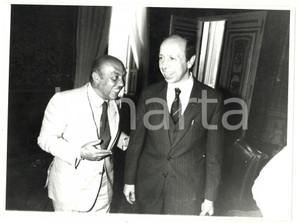 Fotografia d epoca originale 1995 ca ROMA  Incontro tra Lamberto DINI e COCCIOLI  Foto 24x17 cm 1