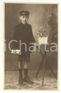 Fotografia d epoca originale 1920 ca LECCE Ritratto di bambino in divisa da collegiale Foto Giuseppe LENTINI 1