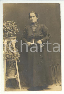 Fotografia d epoca originale 1905 ca STRADELLA Ritratto di donna con libro e borsetta  Foto G. CREMONESI 1