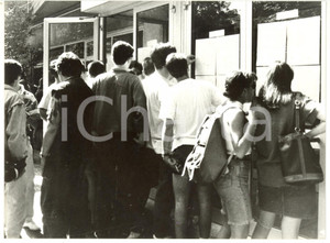 Fotografia d epoca originale 1994 GENOVA Liceo scientifico CASSINI  Esiti esami di maturitÃ  Foto VINTAGE 1