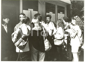Fotografia d epoca originale 1994 GENOVA Liceo scientifico CASSINI  Esiti esami di maturitÃ   Foto VINTAGE 1
