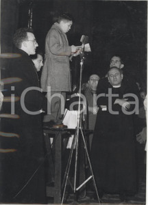 Fotografia d epoca originale 1956 MILANO Funerali don GNOCCHI  Discorso di Domenico ANTONINO Foto 13x18 cm 1