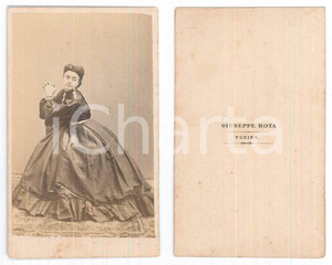 Fotografia d epoca originale 1870 ca NOBILTA  TORINO Donna in preghiera  Foto Giuseppe ROTA CDV 1