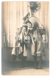 Fotografia d epoca originale 1925 ca HALBERSTADT D  CARNEVALE  Giovani donne in costume Foto 9x14 cm 1