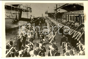 Fotografia d epoca originale 1907 PORTSMOUTH Guglielmo II e Giorgio d Inghilterra nelle rispettive uniformi 1