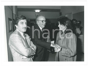 Fotografia d epoca originale 1983 RAIDUE  BLITZ Federico FELLINI Emanuel UNGARO Anouk AIMÃ‰E Foto 24x18 cm 1