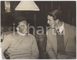 Fotografia d epoca originale 1957 CALCIO NAZIONALE  BERGAMO Miguel MONTUORI Eddie FIRMANI al ritiro  Foto 1