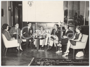 Fotografia d epoca originale 1964 MILANO Riunione ex calciatori danesi PRAEST SOERENSEN BREDESEN  Foto 1