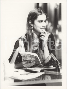 Fotografia d epoca originale 1985 RAI 2  IL TASTOMATTO Romina POWER legge libro I filtri d amore  Foto 1