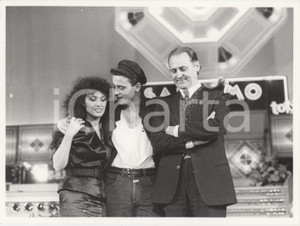 Fotografia d epoca originale 1986 FESTIVAL DI SANREMO Marcella BELLA Renzo ARBORE Eros RAMAZZOTTI Foto 24x18 1