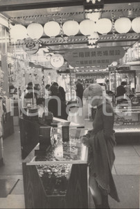 Fotografia d epoca originale 1969 TOKYO Carmen VILLANI visita la cittÃ   Foto 20x30 cm 2 1