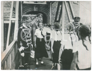Fotografia d epoca originale 1939 GERMANY General August VON MACKENSEN with HitlermÃ¤dels  Photo 24x18 1