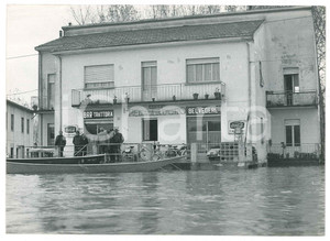 Fotografia d epoca originale 1968 ALLUVIONE PAVIA  Bar Trattoria BELVEDERE Foto 18x13 cm 1 1