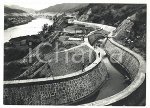 1971 OUYANG HAI SHUIKU (CINA) Canale di irrigazione percorso da operai - FOTO