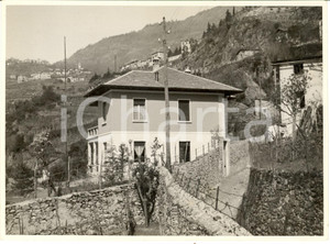 1950 ca LAGO DI COMO Veduta di un paese collinare - Foto VINTAGE 24x18 cm