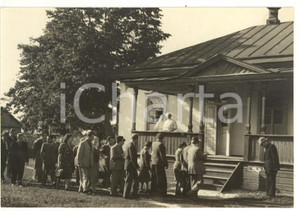 1955 ca KIEV (URSS) Delegazione socialista visita ospedale di un kolchoz - Foto Fotografia d'epoca con didascalia coeva al verso.La fotografia &egrave; relativa alla visita di una delegazione socialista italiana nella Kiev dell'ex URSS, tra universit&agrave; e mondo rurale.Facevano parte della delegazione l'on. Alcide Malagugini e Francesco Flora.  CONDIZIONI: G CONDIZIONI: 18x12 cm&Egrave; severamente vietata la riproduzione. Tutti i diritti sono riservati.    originale e autentica 1