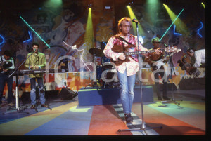 35mm vintage slide* 1988 RAI UNO - DISCORING LEVEL 42 Ritratto di Mark KING (5)