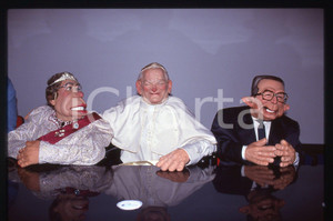 35mm vintage slide* 1990 ca "Teste di Gomma" TMC Giulio ANDREOTTI Papa WOJTYLA