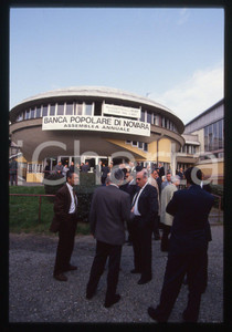 35mm vintage slide* 1993 NOVARA - BPN Arrivo degli azionisti all'assemblea (11)