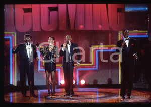 35mm vintage slide* 1991 TELEMIKE - THE PLATTERS durante l'esibizione (1)