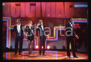 35mm vintage slide* 1991 TELEMIKE - THE PLATTERS durante l'esibizione (13)