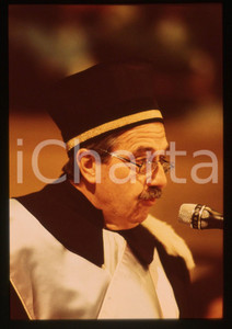 35mm vintage slide* 1988 UNIVERSITA' BOLOGNA Raul Ricardo ALFONSIN Ritratto 16  Diapositiva d'epoca, in formato 35 mm. La diapositiva ritrae il presidente argentino Raul Ricardo Alfonsin, insignito della laurea honoris causa in giurisprudenza dall'Universit&agrave; di Bologna il 22 novembre 1988.CONDIZIONI: GOOD  Tutti i diritti riservati.E' severamente vietata la riproduzione. ICharta mette in vendita, sul negozio eBay e in esclusiva sul sito "icharta" il proprio archivio composto da numerose diapositive e negativi fotografici d'epoca, tutti originali e autentici, che attraversano la storia del costume italiano tra gli la fine degli anni Sessanta e Novanta.Si tratta di uno sguardo inedito sull'attualit&agrave;, la politica, la vita quotidiana, il gossip e la cultura, che fotografa il cambiamento della nazione in quest'ultimo scorcio del XX secolo. Un'occasione unica per il mercato del collezionismo, che vede finalmente disponibile un archivio eccezionale per vastit&agrave;, tematiche e condizioni, in un settore (il negativo fotografico e la diapositiva) di assoluta novit&agrave; e dalle interessanti prospettive di investimento.  originale e autentica 1