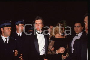 35mm vintage slide* 1990 CANNES Brooke SHIELDS Arrivo al FESTIVAL DEL CINEMA (1)  Diapositiva d'epoca, in formato 35 mm. CONDIZIONI: GOOD Tutti i diritti riservati.E' severamente vietata la riproduzione. ICharta mette in vendita, sul negozio eBay e in esclusiva sul sito "icharta" il proprio archivio composto da numerose diapositive e negativi fotografici d'epoca, tutti originali e autentici, che attraversano la storia del costume italiano tra gli la fine degli anni Sessanta e Novanta.Si tratta di uno sguardo inedito sull'attualit&agrave;, la politica, la vita quotidiana, il gossip e la cultura, che fotografa il cambiamento della nazione in quest'ultimo scorcio del XX secolo. Un'occasione unica per il mercato del collezionismo, che vede finalmente disponibile un archivio eccezionale per vastit&agrave;, tematiche e condizioni, in un settore (il negativo fotografico e la diapositiva) di assoluta novit&agrave; e dalle interessanti prospettive di investimento.  originale e autentica 1