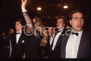35mm vintage slide* 1990 FESTIVAL DI CANNES Brooke SHIELDS saluta i fans (1)  Diapositiva d'epoca, in formato 35 mm. CONDIZIONI: GOOD Tutti i diritti riservati.E' severamente vietata la riproduzione. ICharta mette in vendita, sul negozio eBay e in esclusiva sul sito "icharta" il proprio archivio composto da numerose diapositive e negativi fotografici d'epoca, tutti originali e autentici, che attraversano la storia del costume italiano tra gli la fine degli anni Sessanta e Novanta.Si tratta di uno sguardo inedito sull'attualit&agrave;, la politica, la vita quotidiana, il gossip e la cultura, che fotografa il cambiamento della nazione in quest'ultimo scorcio del XX secolo. Un'occasione unica per il mercato del collezionismo, che vede finalmente disponibile un archivio eccezionale per vastit&agrave;, tematiche e condizioni, in un settore (il negativo fotografico e la diapositiva) di assoluta novit&agrave; e dalle interessanti prospettive di investimento.  originale e autentica 1