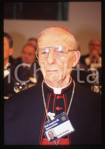 35mm vintage slide* 1995 RIMINI Ersilio TONINI Evento NEL SEGNO DI IPPOCRATE *2  Diapositiva d'epoca, in formato 35 mm. La diapositiva riprende il cardinale Ersilio Tonini durante il convegno "Nel segno di Ippocrate. Scienza politica, economia, comunicazione alla ricerca di nuovi equilibri per la vita e la salute dell'uomo", svoltosi tra il 14 e il 17 ottobre 1995 a Rimini. CONDIZIONI: GOOD Tutti i diritti riservati.E' severamente vietata la riproduzione. ICharta mette in vendita, sul negozio eBay e in esclusiva sul sito "icharta" il proprio archivio composto da numerose diapositive e negativi fotografici d'epoca, tutti originali e autentici, che attraversano la storia del costume italiano tra gli la fine degli anni Sessanta e Novanta.Si tratta di uno sguardo inedito sull'attualit&agrave;, la politica, la vita quotidiana, il gossip e la cultura, che fotografa il cambiamento della nazione in quest'ultimo scorcio del XX secolo. Un'occasione unica per il mercato del collezionismo, che vede finalmente disponibile un archivio eccezionale per vastit&agrave;, tematiche e condizioni, in un settore (il negativo fotografico e la diapositiva) di assoluta novit&agrave; e dalle interessanti prospettive di investimento.  originale e autentica 1