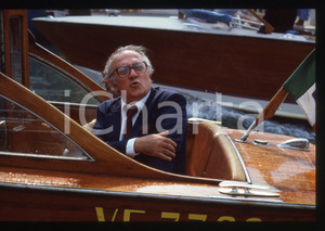 35mm vintage slide* 1983 VENEZIA Federico FELLINI in motoscafo - Ritratto (13)