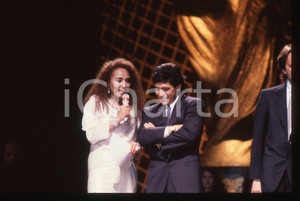 Fotografia d epoca originale 35mm vintage slide 1990 MILANO GalÃ  ITALIA  90 Diego MARADONA Lara Saint PAUL 1