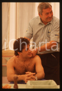 35mm vintage slide* 1990 ca F1 Jean ALESI massaggiato da funzionario STET 13