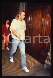 35mm vintage slide* 1991 MILANO - Bjorn BORG esce da casa di Loredana BERTÈ (2)