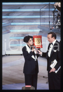 35mm vintage slide* 1992 FESTIVAL SANREMO - Pippo BAUDO intervista Mia MARTINI 3