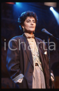 35mm vintage slide* 1990 ca MUSICA - Mia MARTINI durante un'esibizione (34)