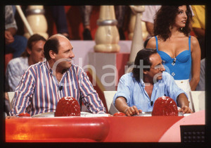 Fotografia d epoca originale 35mm vintage slide 1995 CANALE 5 Stefano MASCIARELLI Nino FORMICOLA IL QUIZZONE 1