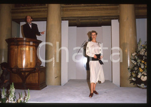 Fotografia d epoca originale 35mm vintage slide 1990 ca LONDRA  FASHION FOR AMNESTY at SOTHEBY S 2 1